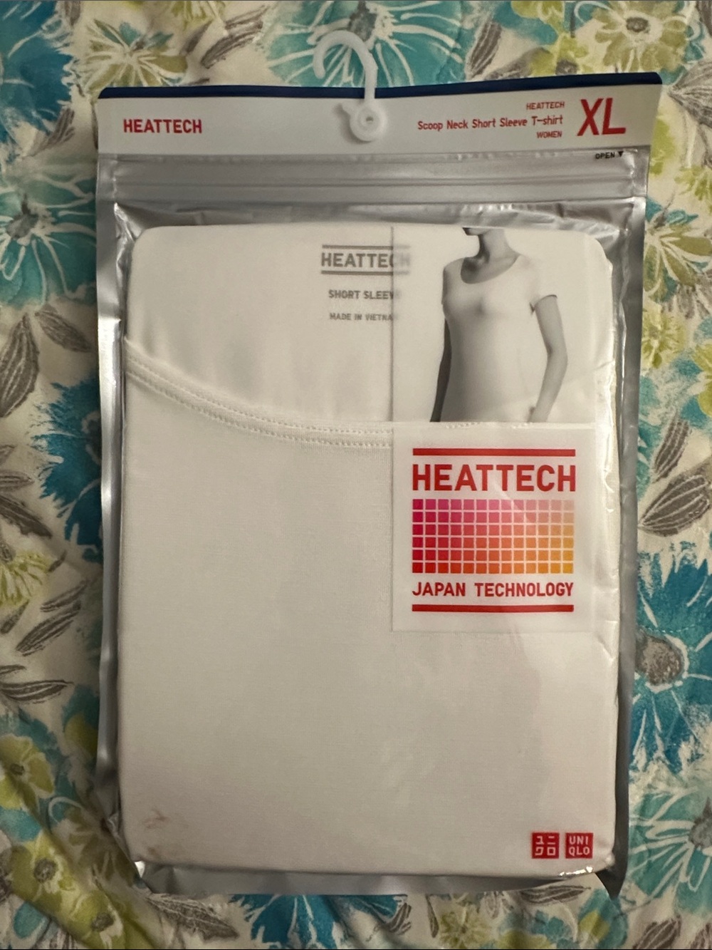 Uniqlo HEATTECH White Scoop Neck Short Sleeve Tee - Women XL